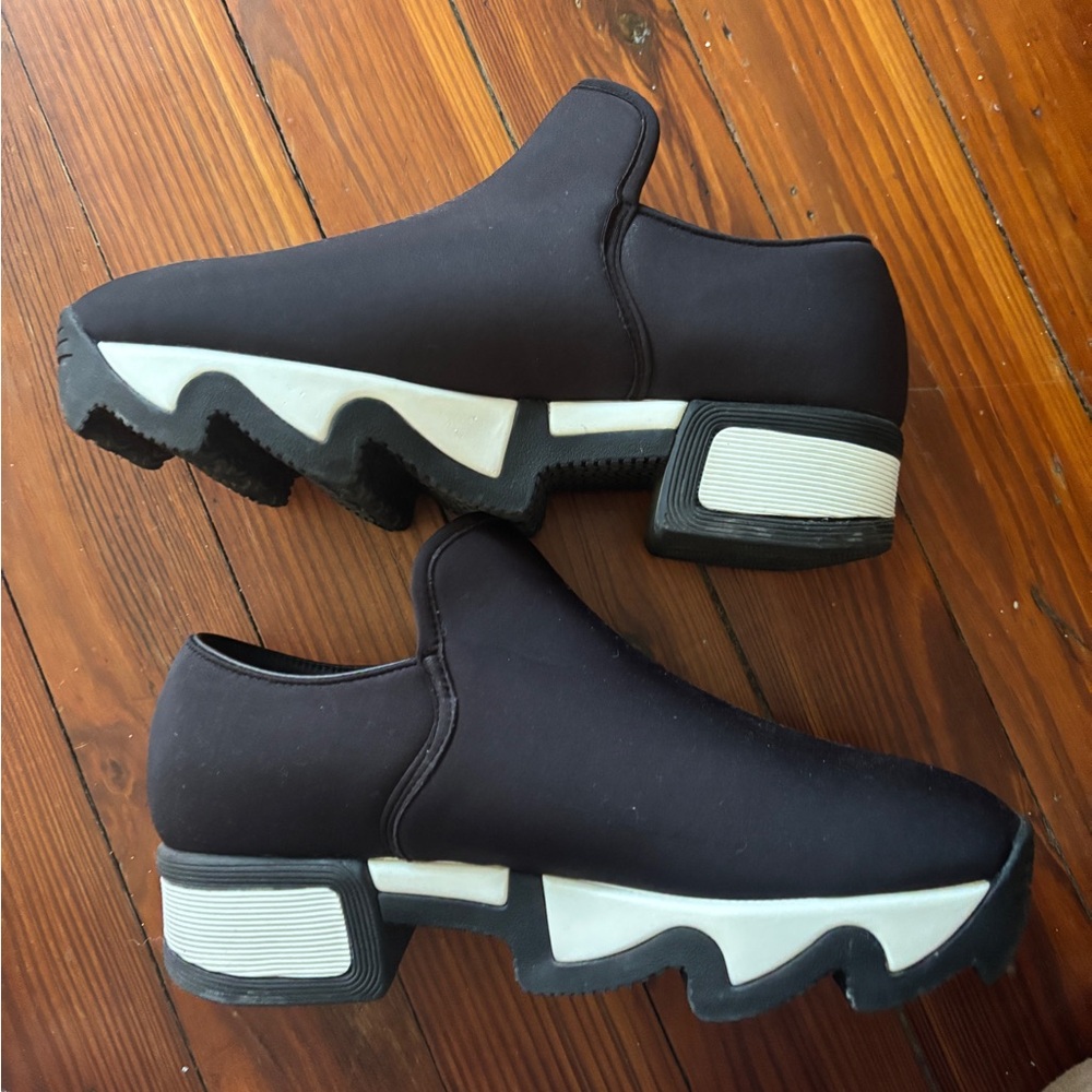 WES I Black Outline Low Top Sneaker iRi